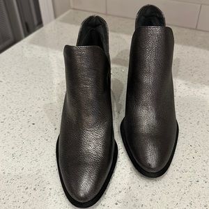 Vince Camuto Leather Silver Metallic Bootie Size 7W